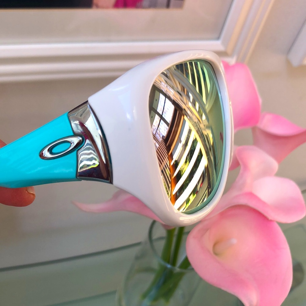 Oakley CORRESPONDENT Aqua-White Sunglasses EUC